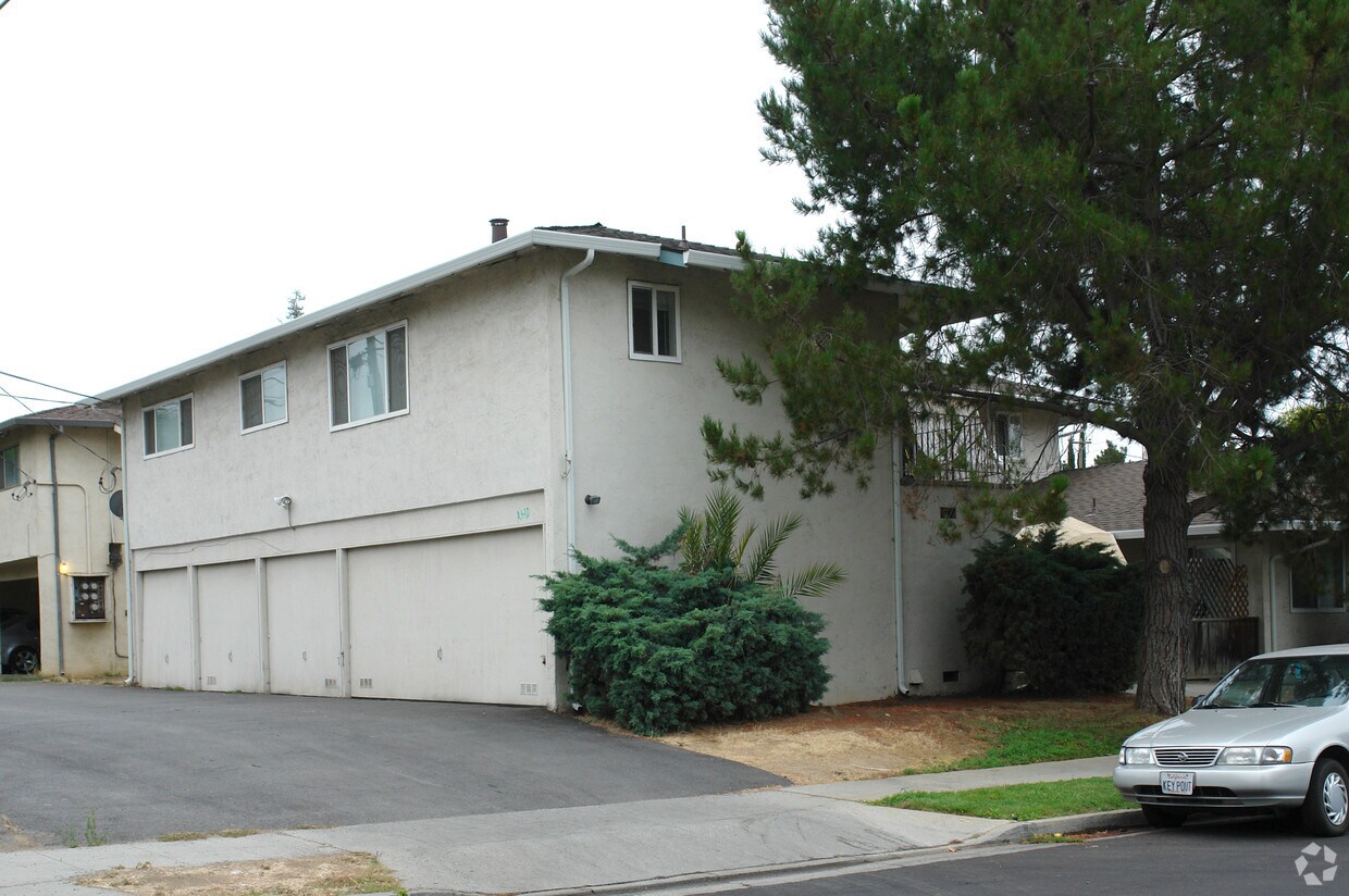 Foto del edificio - 945 Castlewood Dr