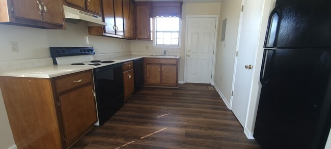 Appliances, pantry, access to outside back porch - 25585 Nick Davis Rd