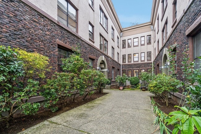 Building Photo - Capitola Apartments
