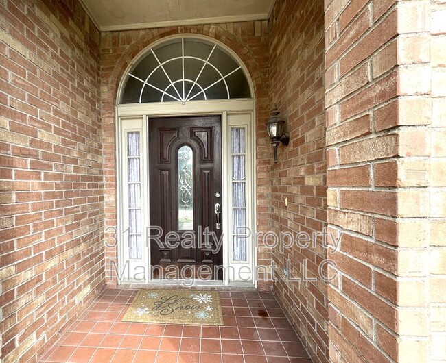 Building Photo - 1307 Edinboro Ln