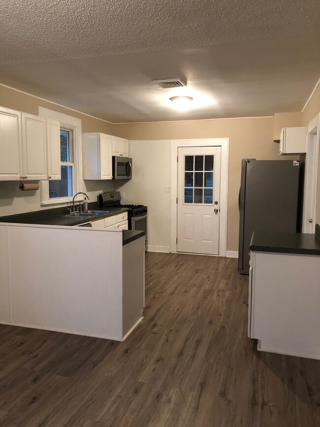 Kitchen - 765 Mayfield Ave