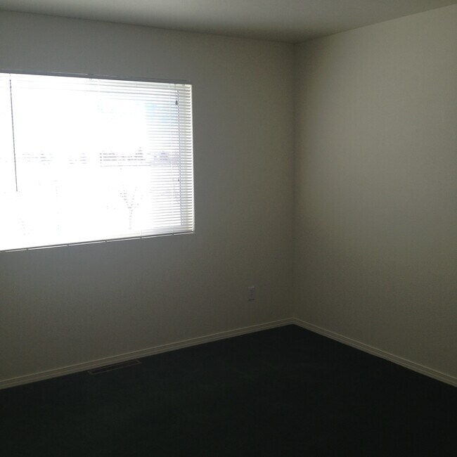 Foto del edificio - 2955 Hansen Rd