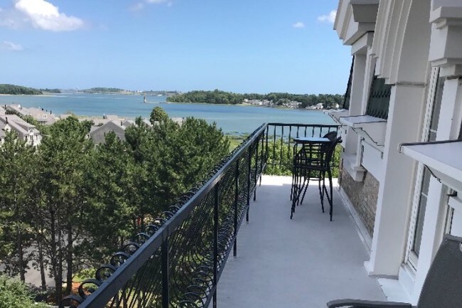 Cubierta envolvente - 100 Marina Dr