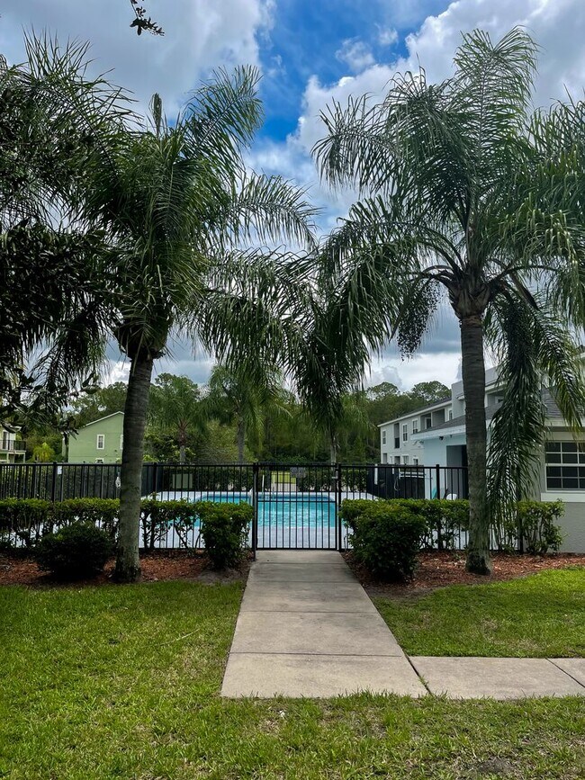 Foto del edificio - Updated 3 bed 2.5 bath Townhome