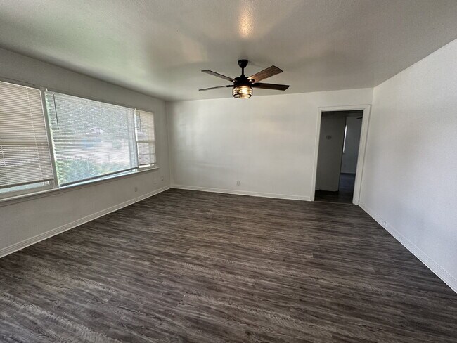 Building Photo - Newly remodeled property!