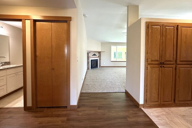Building Photo - Beautiful Rambler in Gated Camaloch Golf community on North Camano Island