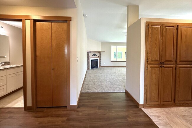Foto del edificio - Beautiful Rambler in Gated Camaloch Golf community on North Camano Island