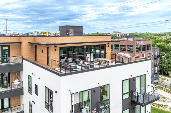 Patio del salón social - The Shale