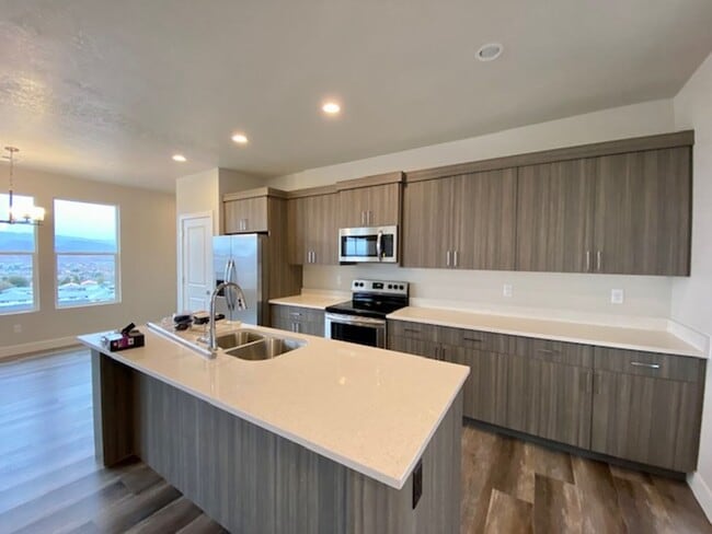 Building Photo - 438 N Stone Mountain Dr