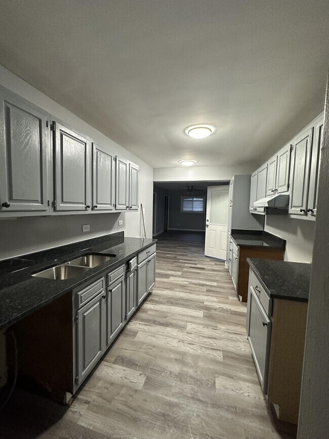 Foto del edificio - 17138 Chicago Ave