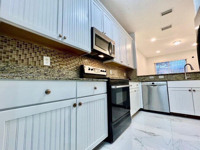 Foto del edificio - 8962 SW 18th St