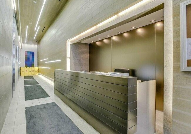 Building Photo - 334 Adelaide St W