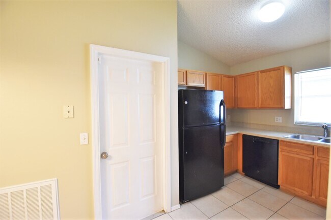 Foto del edificio - 1589 Woodstone Dr