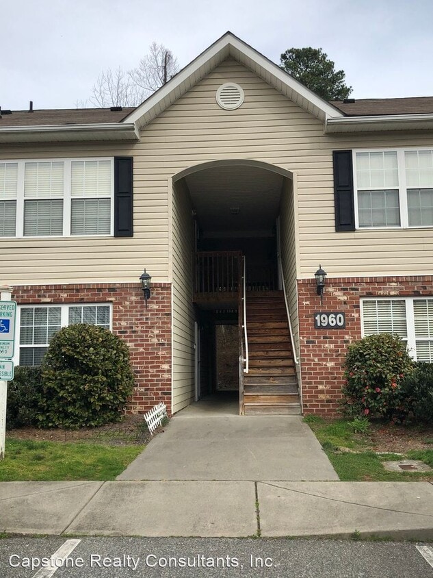 1960 Crest Hollow Dr, WinstonSalem, NC 27127 House Rental in Winston