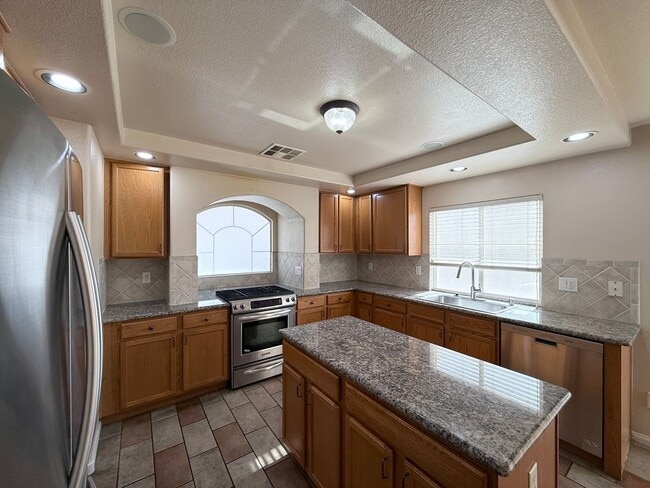 Building Photo - Well-Maintained 2-Story Home with Function...