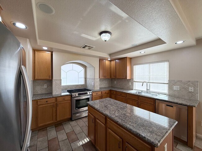 Foto del edificio - Well-Maintained 2-Story Home with Function...