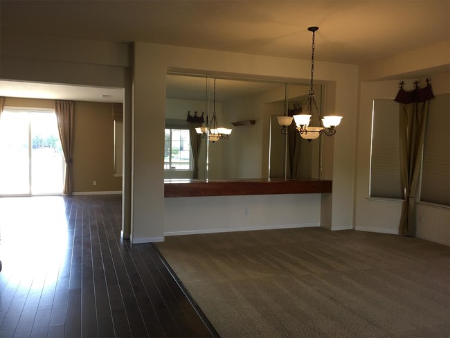 Foto del edificio - 887 Trinity Ct