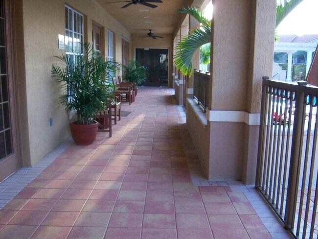 Foto del edificio - 319 Villa Cir
