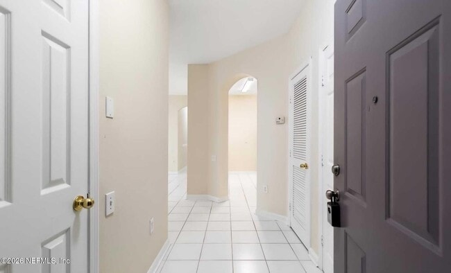 Building Photo - 10550 Baymeadows Rd