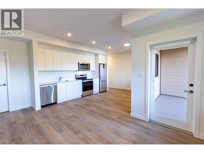 Building Photo - 39180 Finch Dr