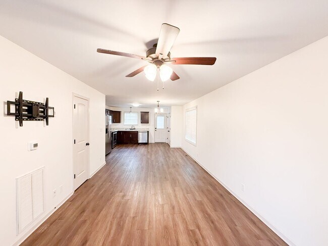 Foto del edificio - 2 Bedroom 2 1/2 Bathroom Home!