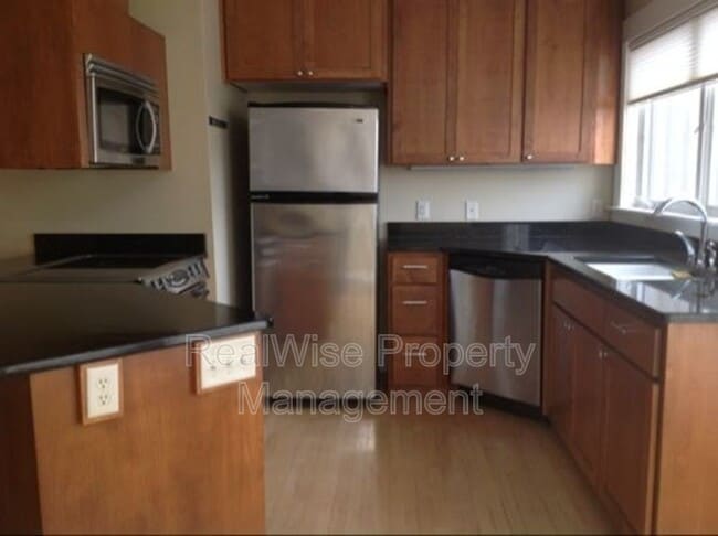 Building Photo - 395 E Main St