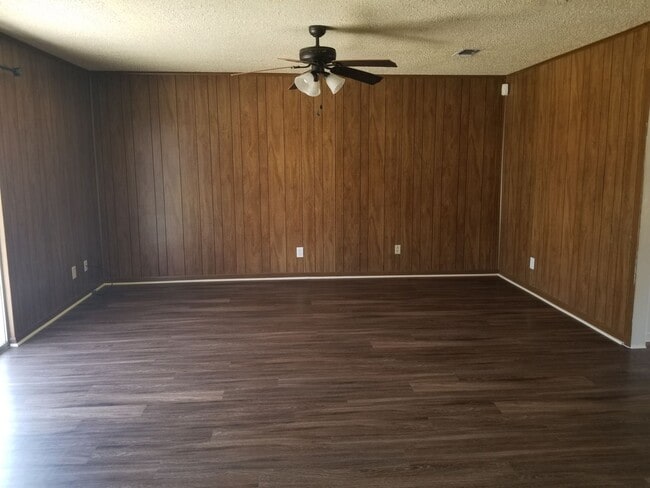 Building Photo - 1710 Kangaroo Ave