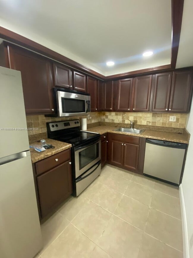 Foto del edificio - 3720 N Pine Island Rd