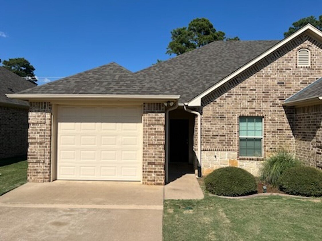 Primary Photo - 3982 Mobley Cir