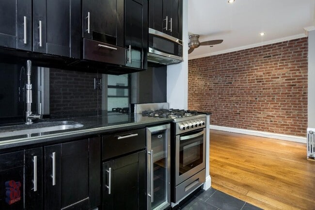 Building Photo - 326 E 100th St