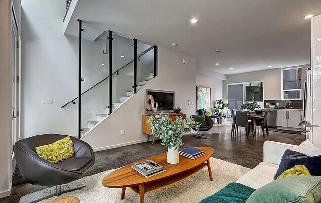 Foto del edificio - 3bd/2ba Seattle Fourplex