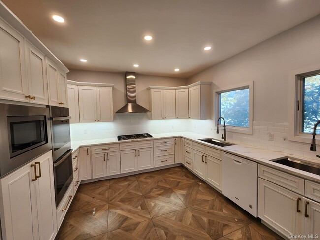 Foto del edificio - 544 Cedarwood Dr