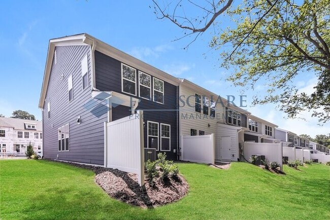 Building Photo - End Unit Townhome | Back Patio with Privac...