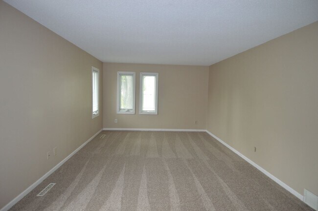 Foto del edificio - 5 Bedroom, 2 Bathroom House for Rent close to UND and Altru Hospital