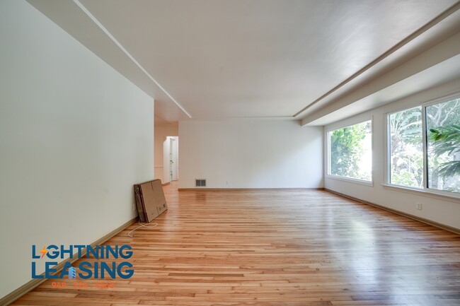 Foto del edificio - 1323-1325 N Harper Ave