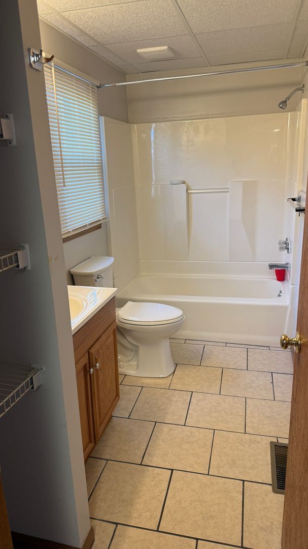 Building Photo - 1 bedroom ranch style home ready now!