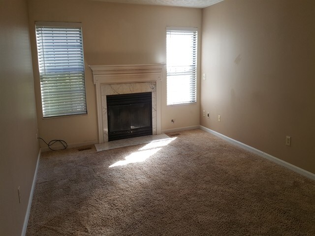 Building Photo - 680 Golf View Ct