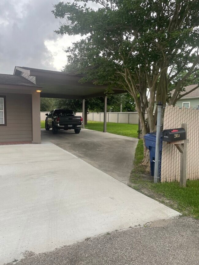 Foto del edificio - 2413 9th Ave N