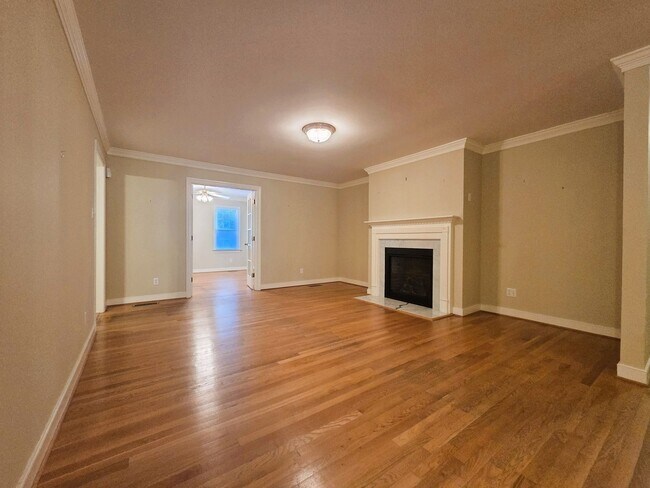 Foto del edificio - 4206 Tweedsmuir Rd