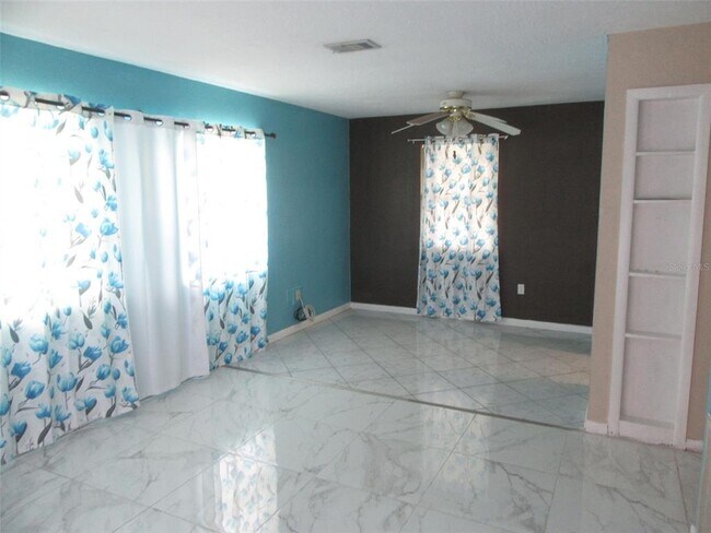 Foto del edificio - 21267 Gladis Ave