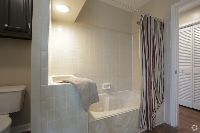 Jacuzzi Bath tub with in-direct lighting - Santa Fe Condo Apartments