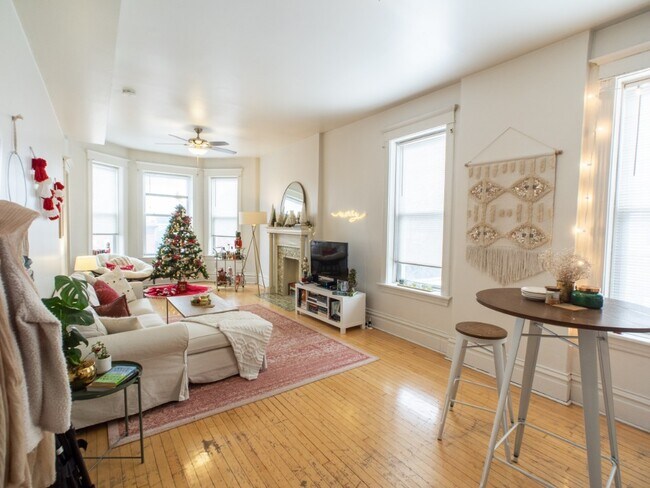 Foto del edificio - Prime Wicker Park 3b/1b unit in the heart ...