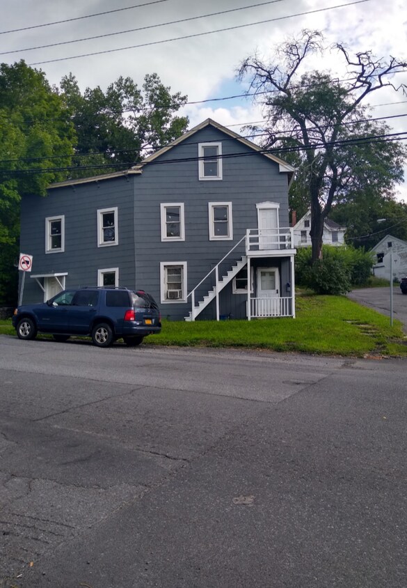 902 Warren St, Hudson, NY 12534 Apartments in Hudson, NY