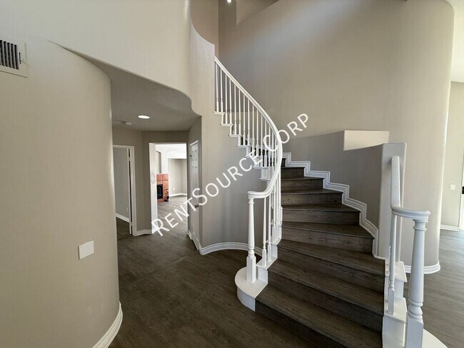 Foto del edificio - 40055 Castana Ln