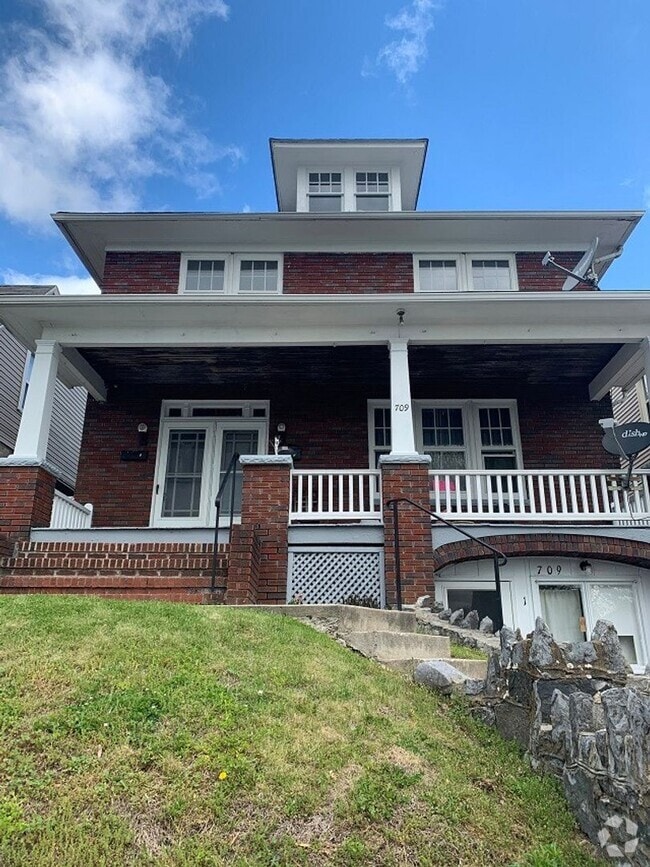 Building Photo - 709 Guilford Ave