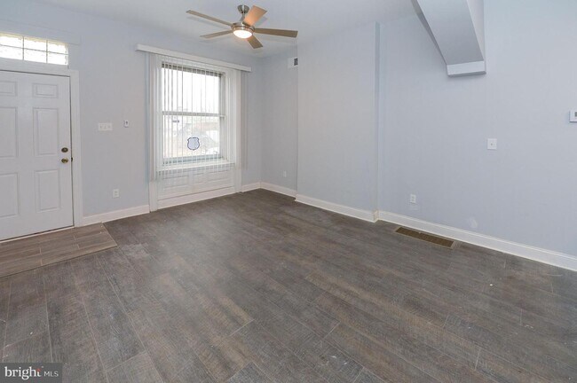 Building Photo - 1307 W Silver St