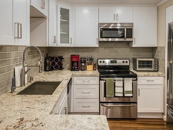 Foto del edificio - 100 Scholz Plaza