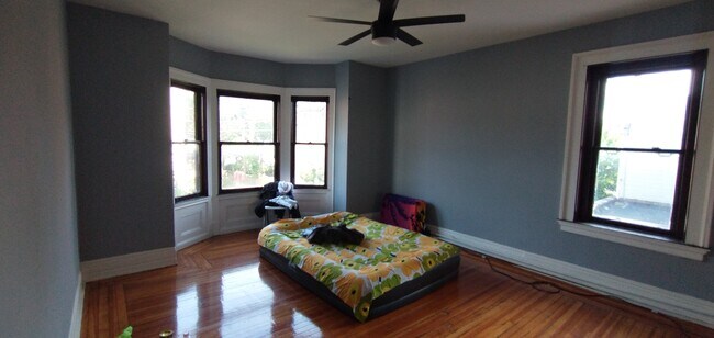 Foto del edificio - 402 Clinton Ave
