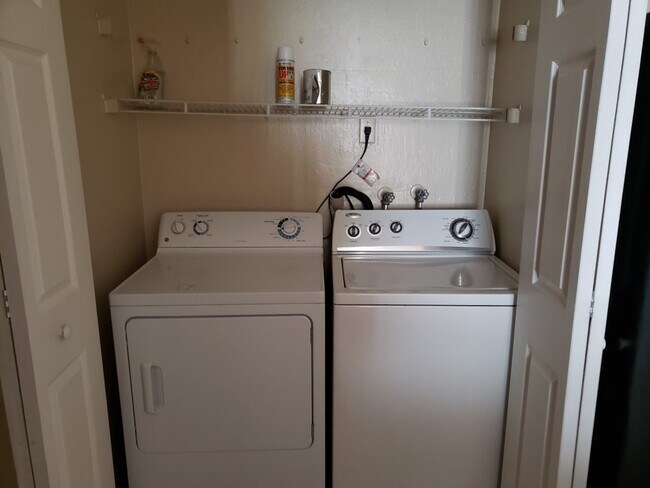 Foto del edificio - 9825 Turf Way