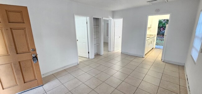 Foto del edificio - 1610 NW 7th Pl